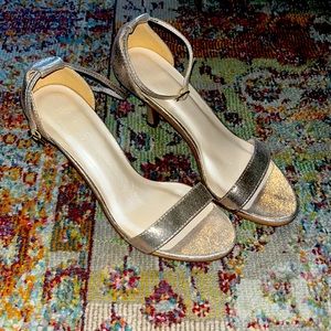 EUC David’s Bridal rose gold neutral heels    size 7.5